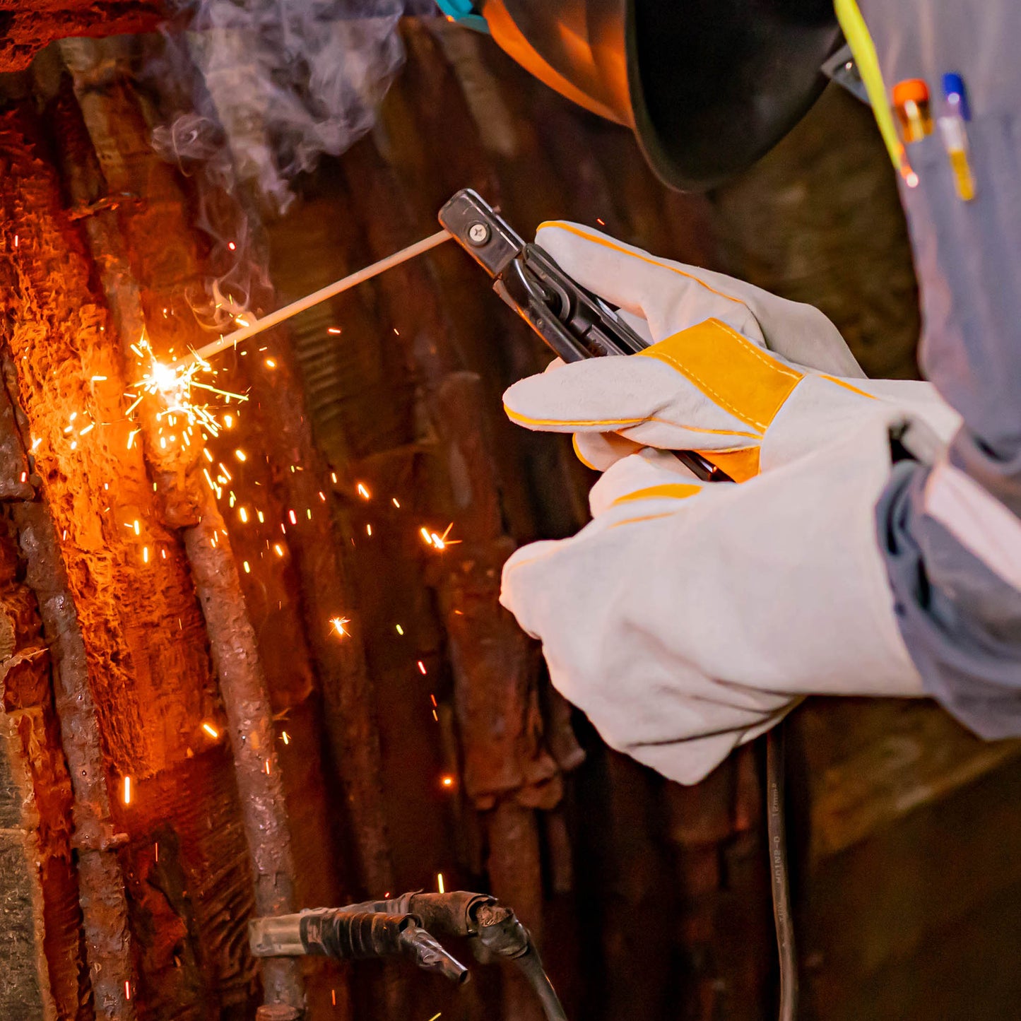 Grey Welding Glove with Reinforcement